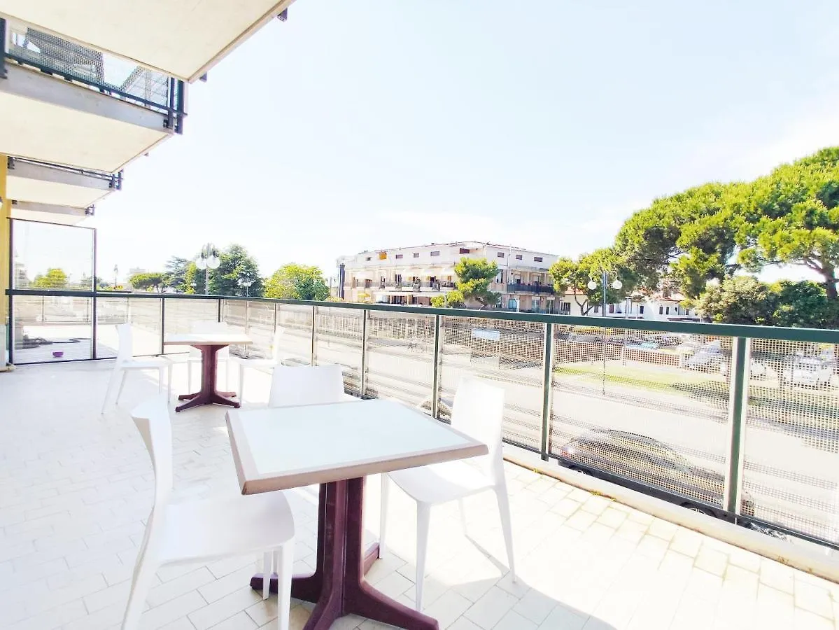 QUITO - Appena Ristrutturato - Dietro Piazza Mazzini Lido di Jesolo Appartamento