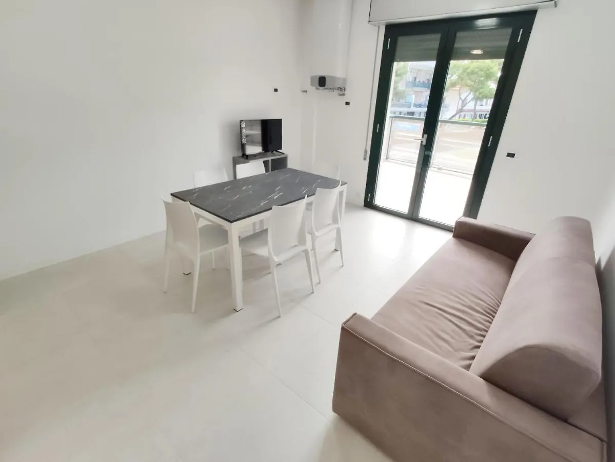 QUITO - Appena Ristrutturato - Dietro Piazza Mazzini Lido di Jesolo Appartamento